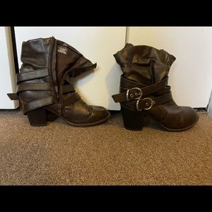 Brown boots size 7
